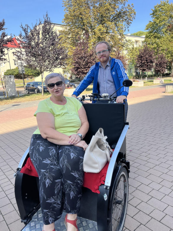 Nowatorski projekt w Świdniku. Seniorzy jeżdżą rikszą po mieście