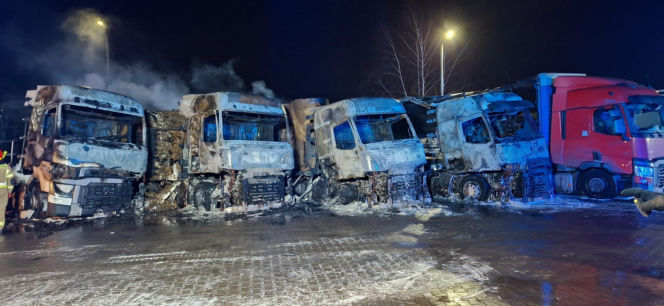 Ciężarówki płonęły jak pochodnie. Ogień przenosił się na kolejne samochody