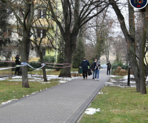 Ewakuacja bloku. Mogą wybuchnąć granaty!