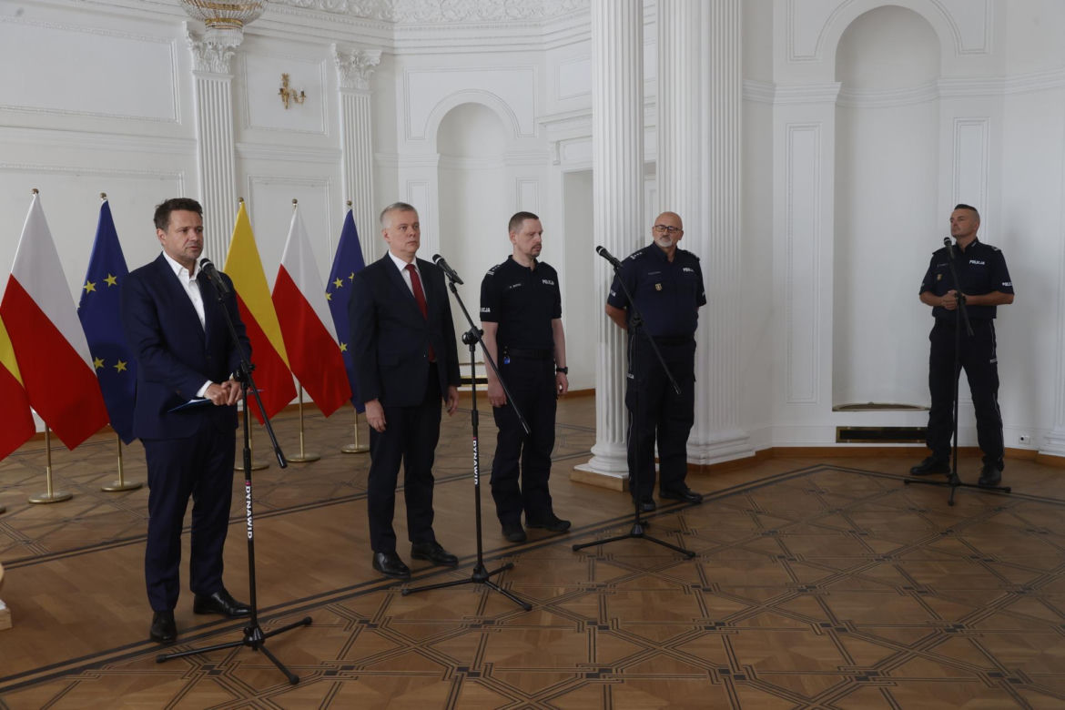 Warszawscy urzędnicy będą ścigać taksówkarzy! Ratusz podpisał porozumienie z policją