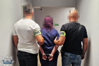 Policjanci z Przysuchy odnaleźli ciało 40-letniej kobiety. Dwie osoby usłyszały zarzut zabójstwa 
