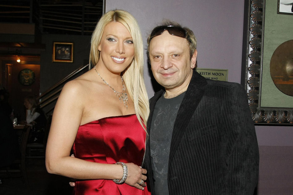 Isis Gee, Adam Gołębiowski