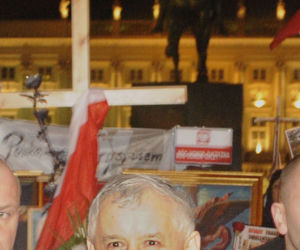 Jarosław Kaczyński przed Pałacem Prezydenckim Marsz Pamięci