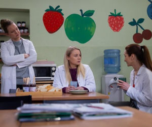 Pierwsza miłość, odcinek 4173: Biały przygotowuje się do świętowania, nieświadomy, że Angelika toczy walkę o życie