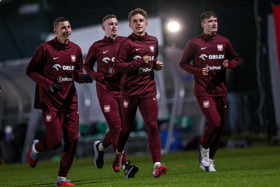 Robert Lewandowski i inni kadrowicze na treningu reprezentacji Polski