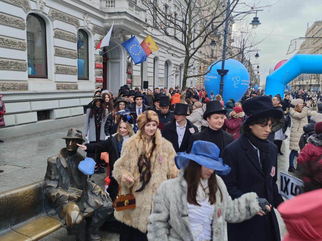 Polonez dla Łodzi. Setki łodzian we wspólnym tańcu [ZDJĘCIA]