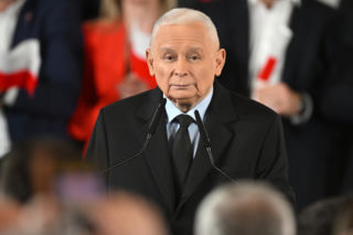 Ludzie Kaczyńskiego zareagowali na jego apel. Pieniądze popłynęły szerokim strumieniem