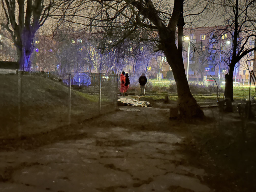 Makabra na Woli. Ludzkie zwłoki na chodniku!