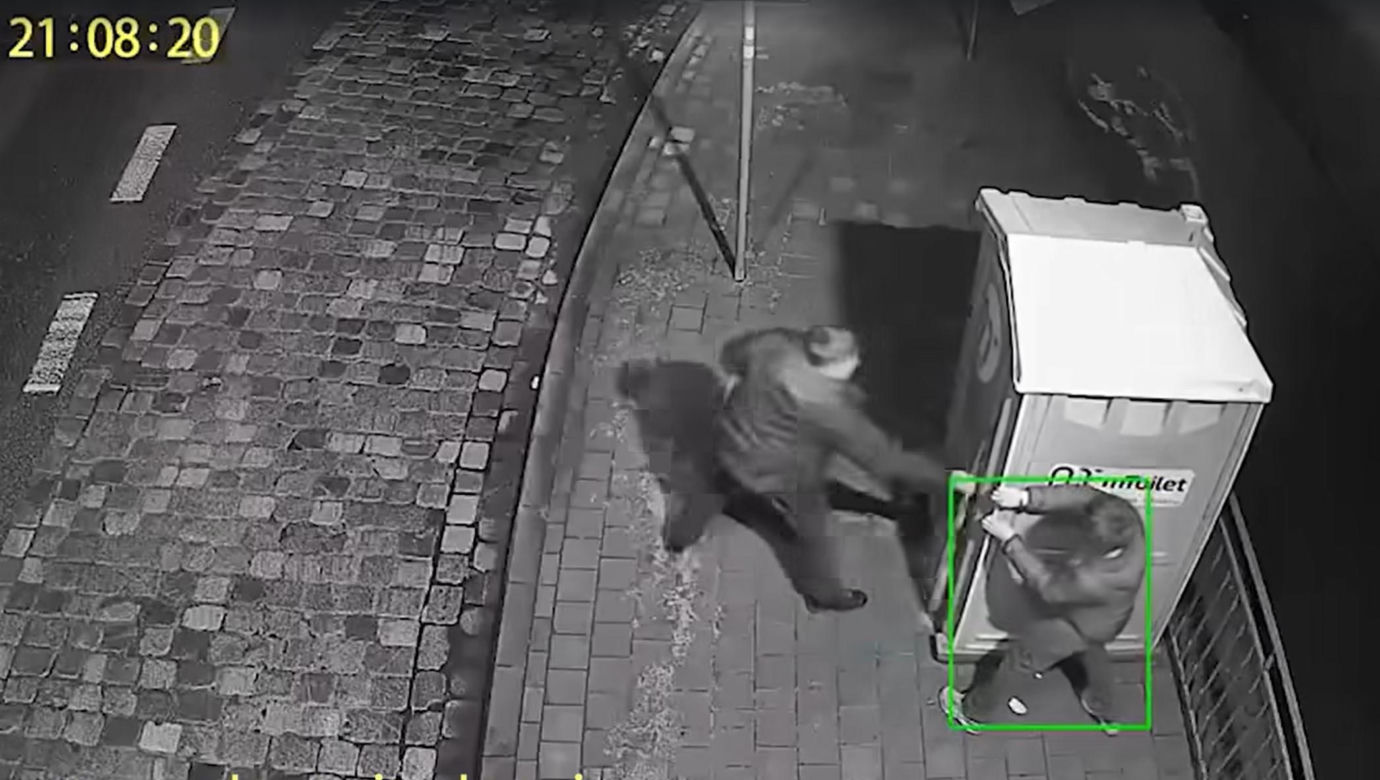 Podpalacze terroryzują okolicę. 10 pożarów w tym samym punkcie! Zobacz szokujące nagranie