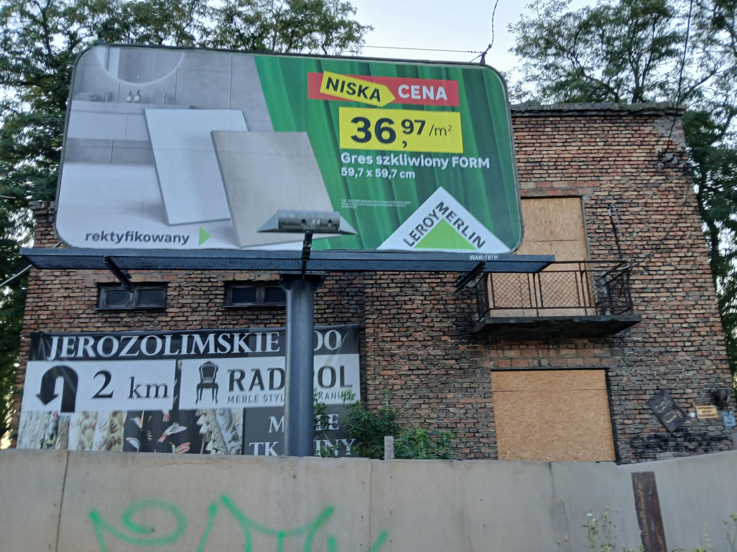Pustostan przy Ryżowej 80 w Warszawie
