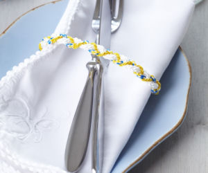 Przyjęcie w stylu marynistycznym. Pierścienie do serwetek z liny marynarskiej