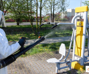 Bełchatów: Dezynfekcja obiektów sportowych. Siłownie, boiska wszysto spryskano dezynfekatorem 