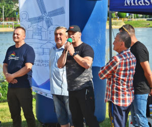 Nocne łowy w Siemiatyczach. Rekordzista złapał 40 kilogramów ryb! [ZDJĘCIA]
