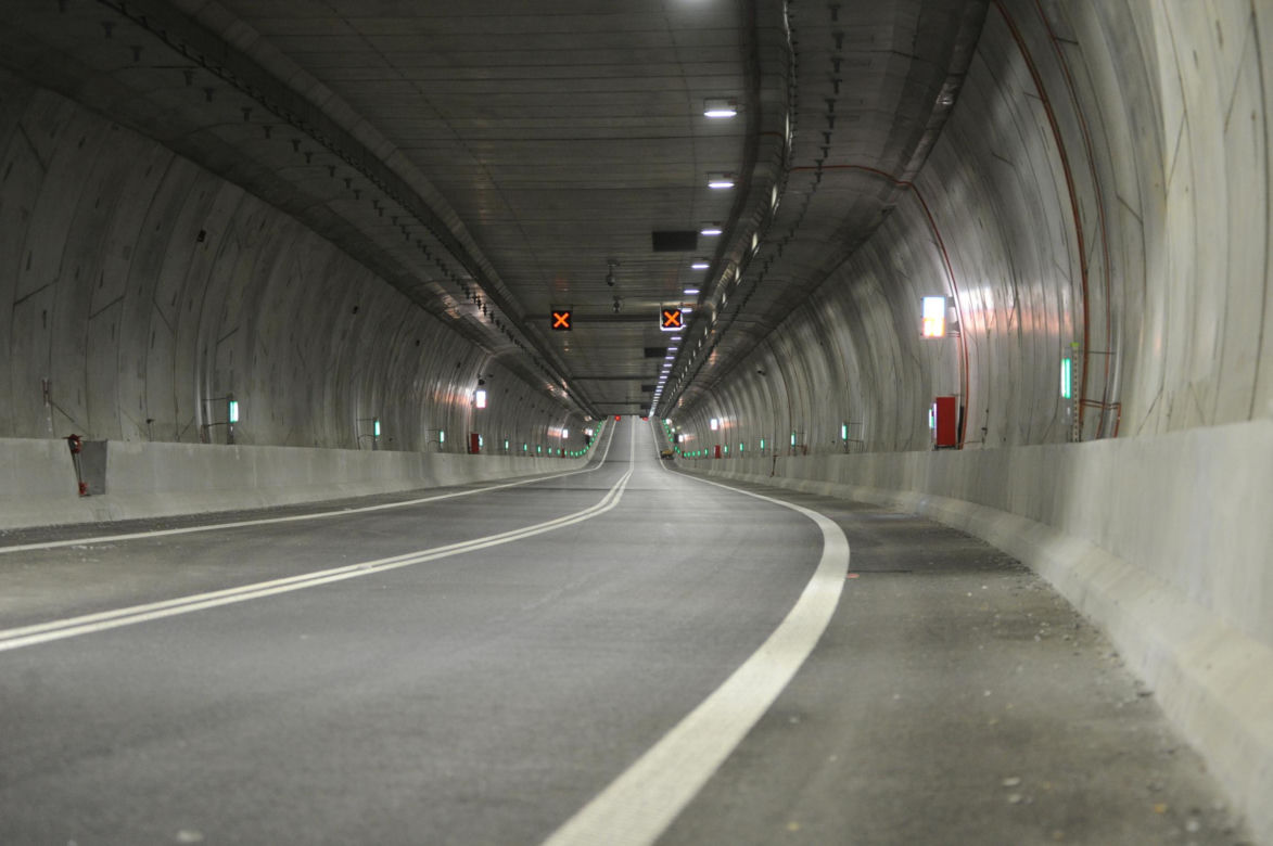 Nowoczesny tunel pod Świną