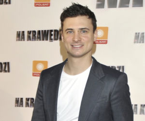 NA KRAWĘDZI. Mateusz Damięcki