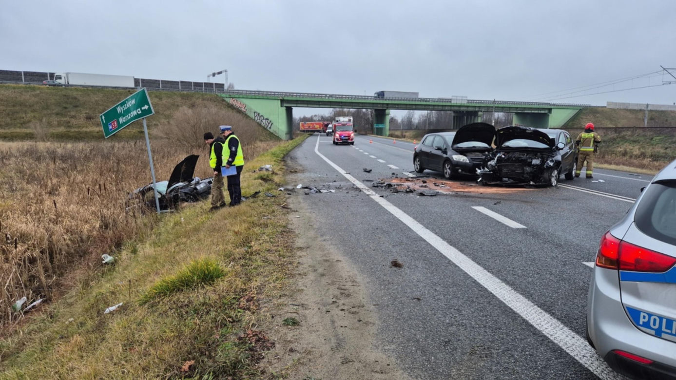 Dramatyczny wypadek na Mazowszu. 18-letni kierowca BMW w szpitalu