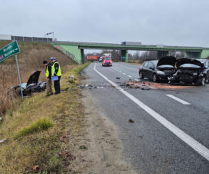 Dramatyczny wypadek na Mazowszu. 18-letni kierowca BMW w szpitalu