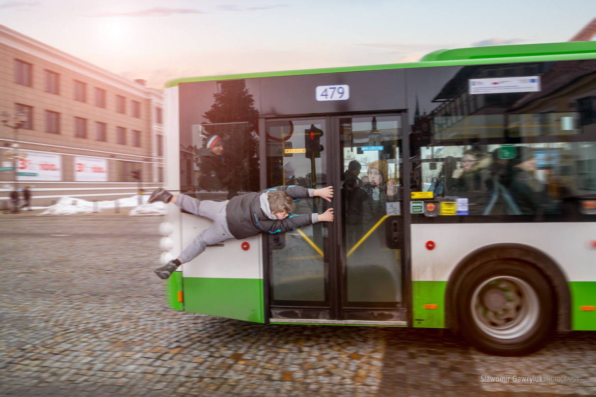 Białystok na świetnych grafikach Sławomira Gawryluka. Olbrzymy na Rynku Kościuszki, nożyce przecinające asfalt, kanał w centrum miasta