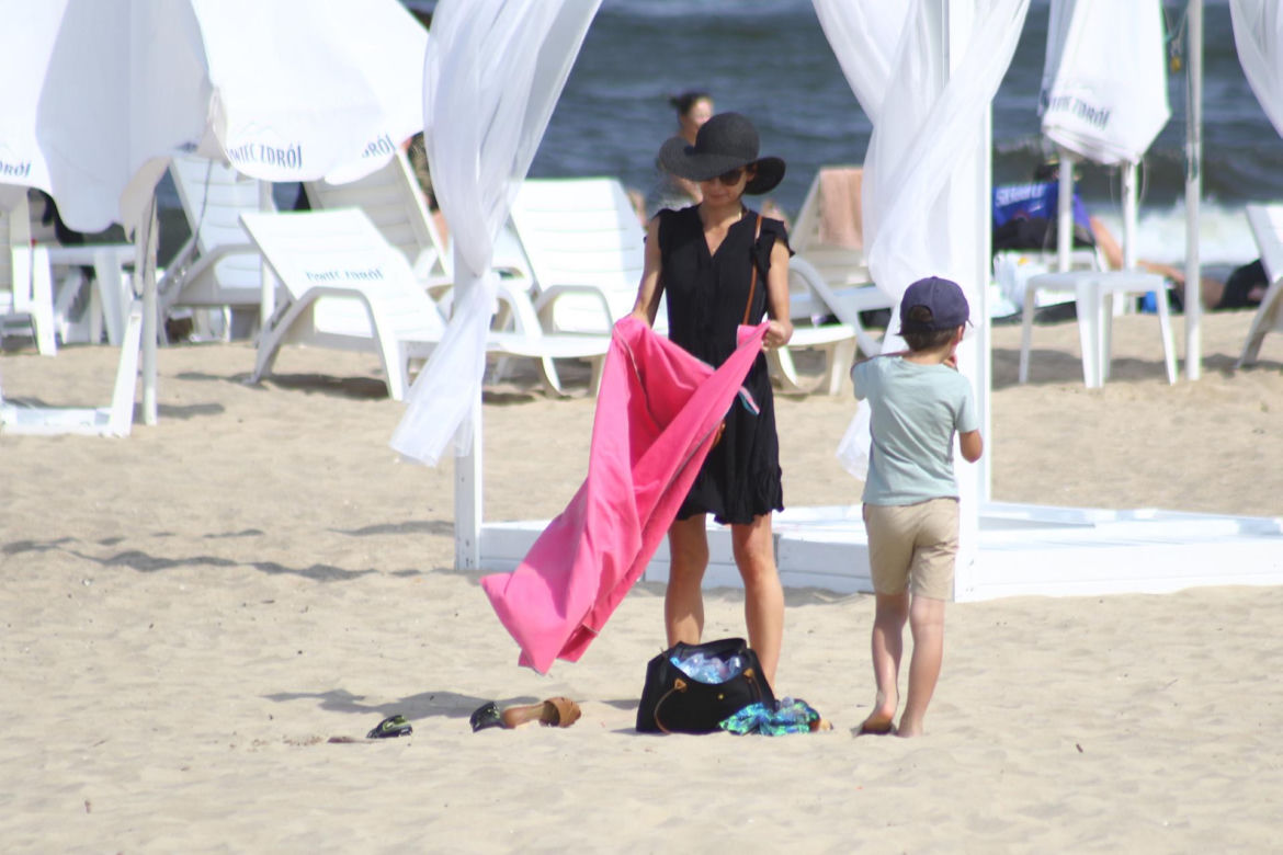 Marta Kaczyńska na plaży w Sopocie