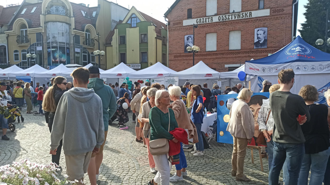Tłumy na Starym Mieście w Olsztynie. Mieszkańcy świętowali 25-lecie samorządu Warmii i Mazur [ZDJĘCIA]