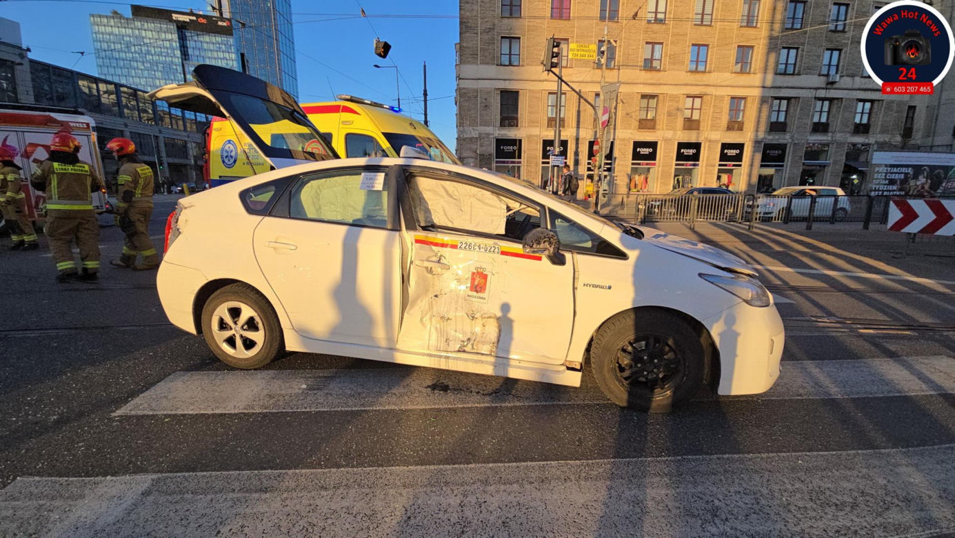  Wypadek na placu Starynkiewicza. Kierowca przewozu osób staranował motocyklistę 