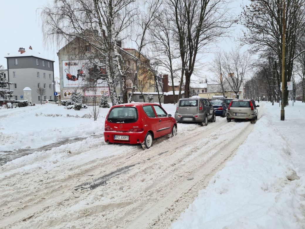 Podkarpackie. Kierowcy walczą z zimą [ZDJĘCIA]