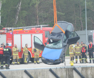 Auto w kanale portowym