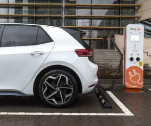 Samochód elektryczny, ładowanie samochodu