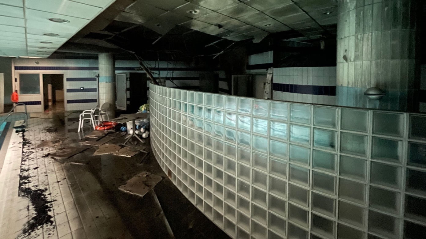 Zniszczenia po pożarze w Aqua Spa Kabaty