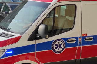 Tragedia w zakładzie tapicerskim w Żukowie. Mężczyzna przygnieciony przez auto