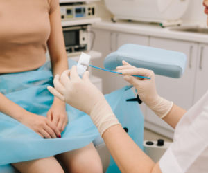 NFZ zmienia profilaktykę raka szyjki macicy. Ten test zastąpi klasyczną cytologię