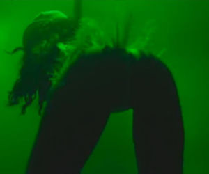 Rihanna Pour it Up (3)