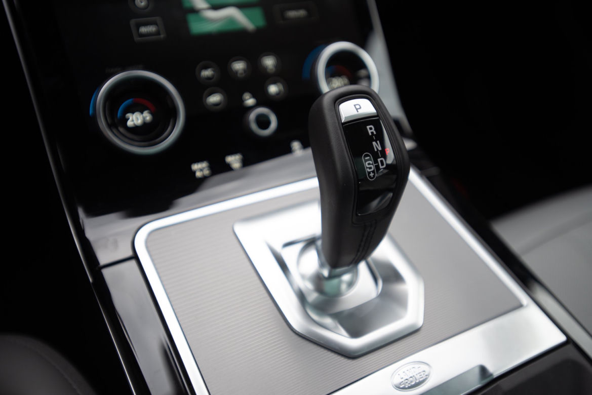 Range Rover Evoque D240 HSE vs Lexus UX 250h 