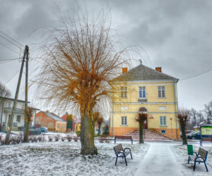 To miasto w województwie łódzkim ma jeden z najpiękniejszych rynków. Zachwyca też zabytkowym ratuszem