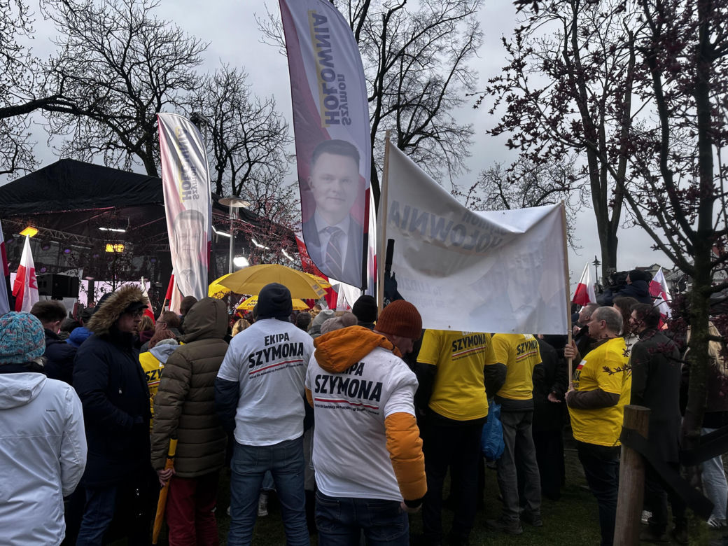 Chaos w Końskich. Dwie debaty prezydenckie, tłumy ludzi na rynku 