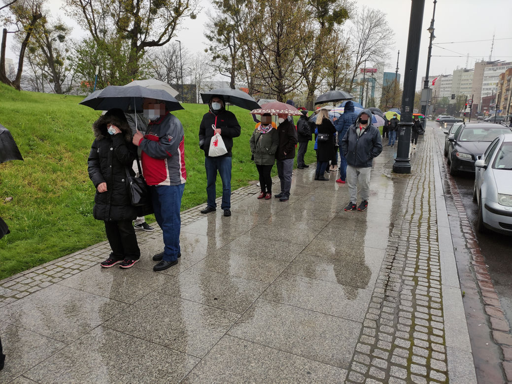 Toruń. Tłumy na szczepieniu podczas majówki [ZDJĘCIA]