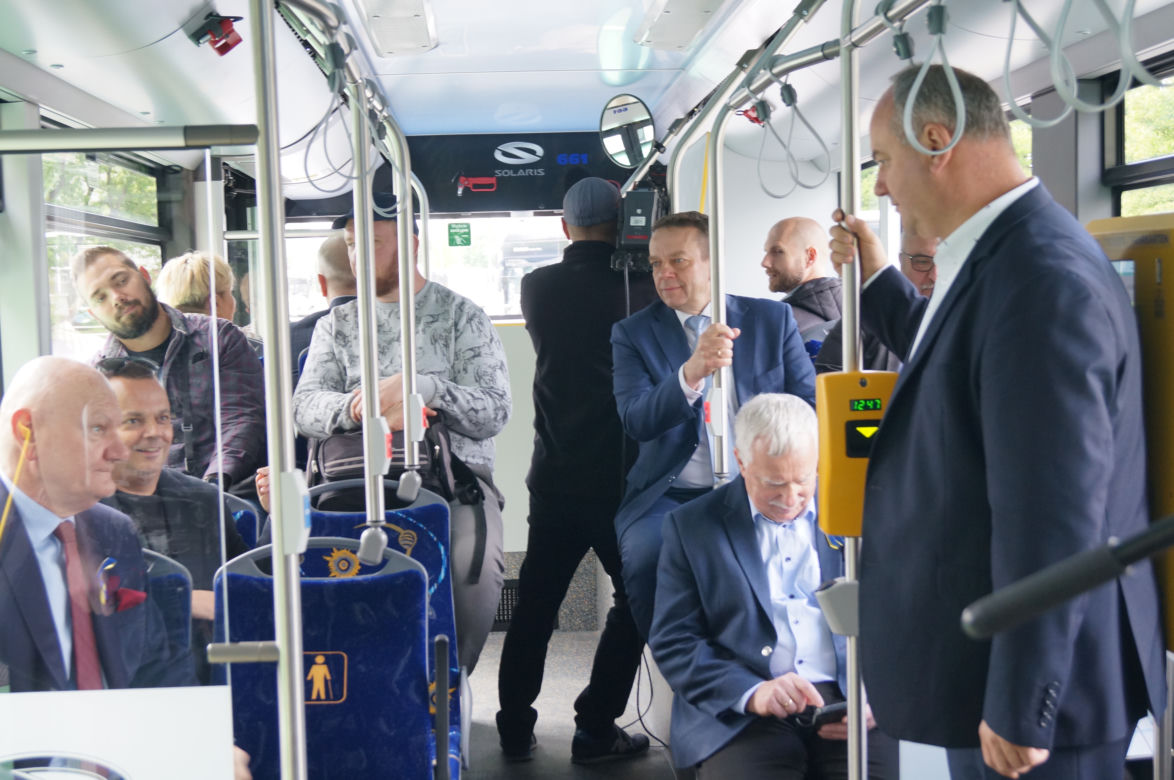Toruń wkracza w nową erę komunikacji miejskiej. Oto nowe autobusy elektryczne i stacje do ładowania