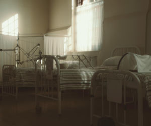 Pieniądze za likwidację szpitalnych oddziałów. Nowe przepisy budzą emocje 