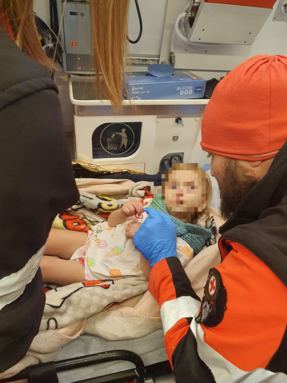 Karczemna awantura w obronie matki, która mieszkała z dwulatką w namiocie. "Słów mi brak na bezdusznych urzędasów"