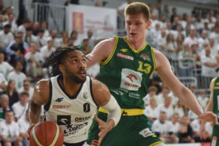 Orlen Basket Liga. Koszykarska Legia przegrała 74:77 z Zastalem Zielona Góra w pierwszym meczu finałowym