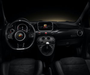 Abarth 595 Monster Energy Yamaha i Scorpioneoro