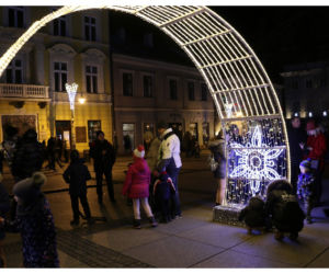 Kielce gotowe na święta? Diabelski młyn i choinka stoją w centrum miasta!