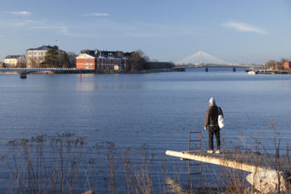 Most Kruunuvuorensilta w Helsinkach to dzieło  projektantów z biur Knight Architects (pod kierunkiem Toma Osborne’a) oraz inżynierów z WSP Finland