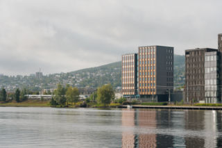 Norweski biurowiec SporX łamie schematy: prawie cały z drewna i zero miejsc parkingowych!