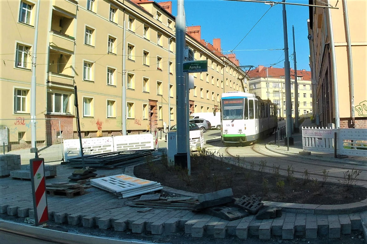 Dlaczego tramwaje jeżdżą tyłem? Niecodzienne manewry na szczecińskim Niebuszewie