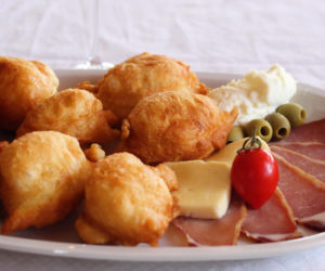 Zanim pączek stał się słodki. Historia tłustoczwartkowych łakoci zaczęła się od... mięsa