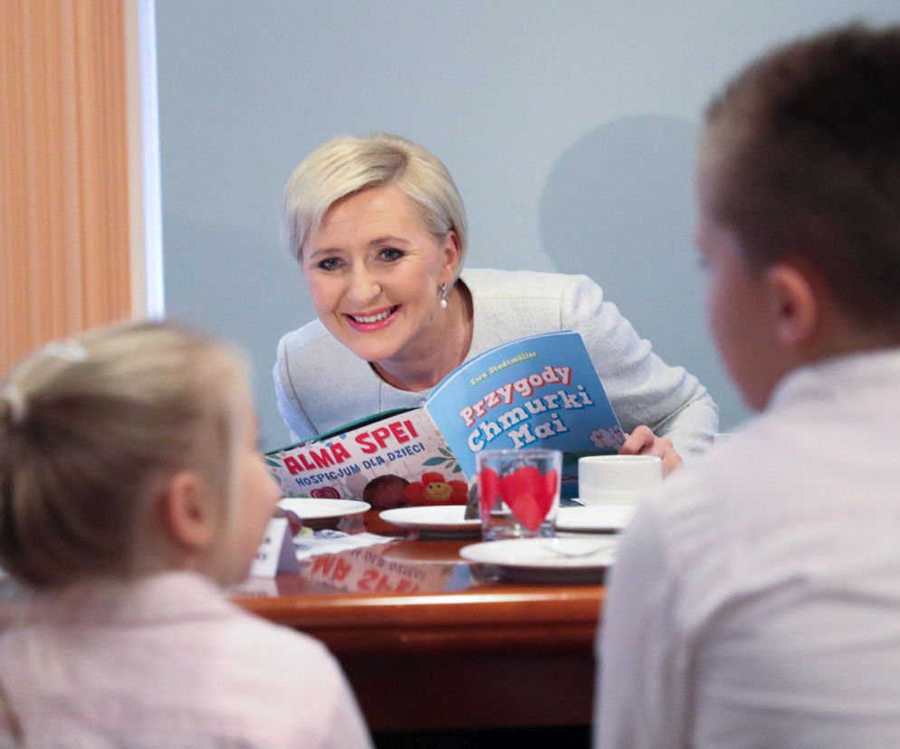 Agata Duda wśród chorych dzieci. Wzruszające zdjęcia pierwszej damy [ZOBACZ]