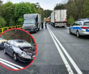 Groźny karambol na drodze śmierci. Zderzyły się cztery pojazdy, są ranni