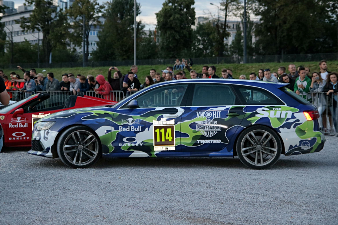 Gumball 3000 2017 w Warszawie pod Stadionem Narodowym