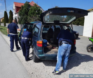 Pościg w Pińczowie. Kierowca ukrył się przed policją w kurniku